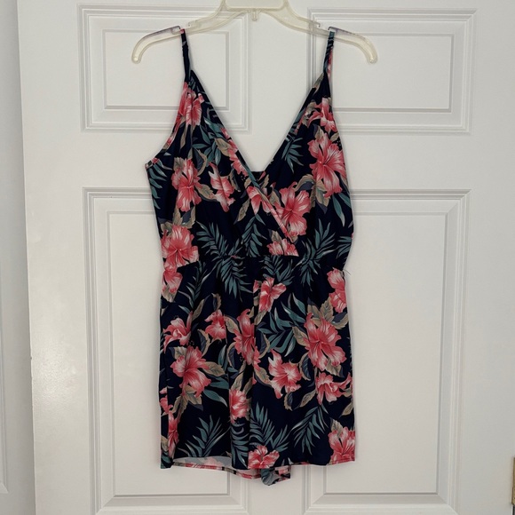 SHEIN Pants - Floral V-Neck Women's romper